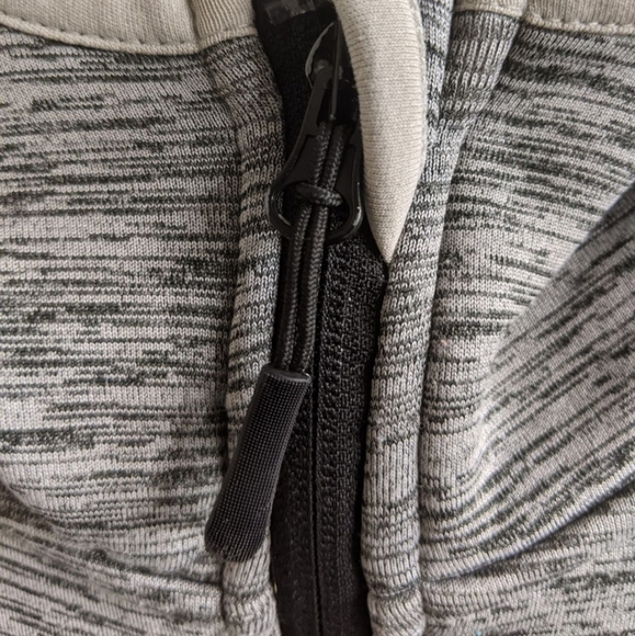 Grey zip up hoodie with Alaska logo - Picture 5 of 6